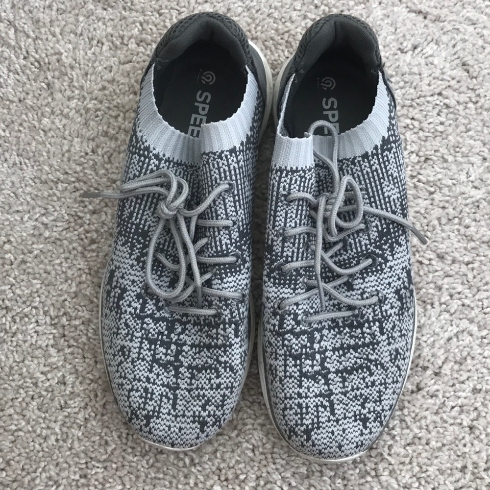 Like new grey knit tennis shoe